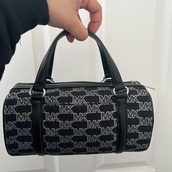 Michael Kors Zooey sm barrel bag - Picture 3 of 4